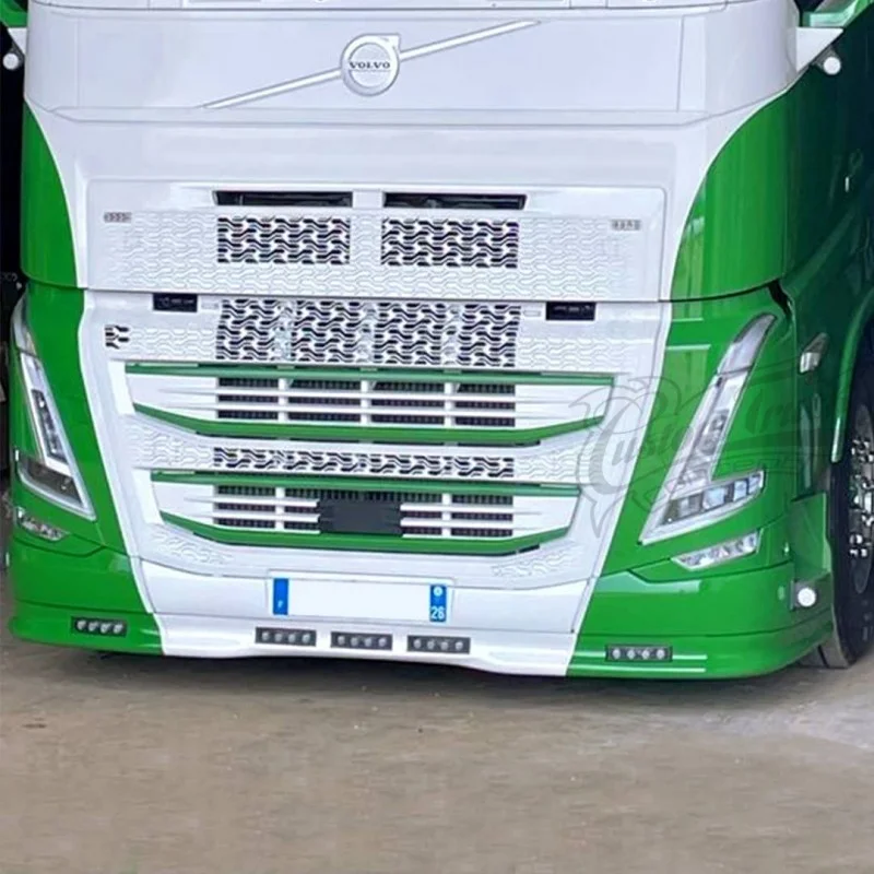 Spoiler Volvo FH4 et FH5 avec découpe pour 5 feux type origine, accessoire compatible