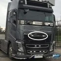 Entourage inox sur calandre Volvo FH4 2013 à 2020