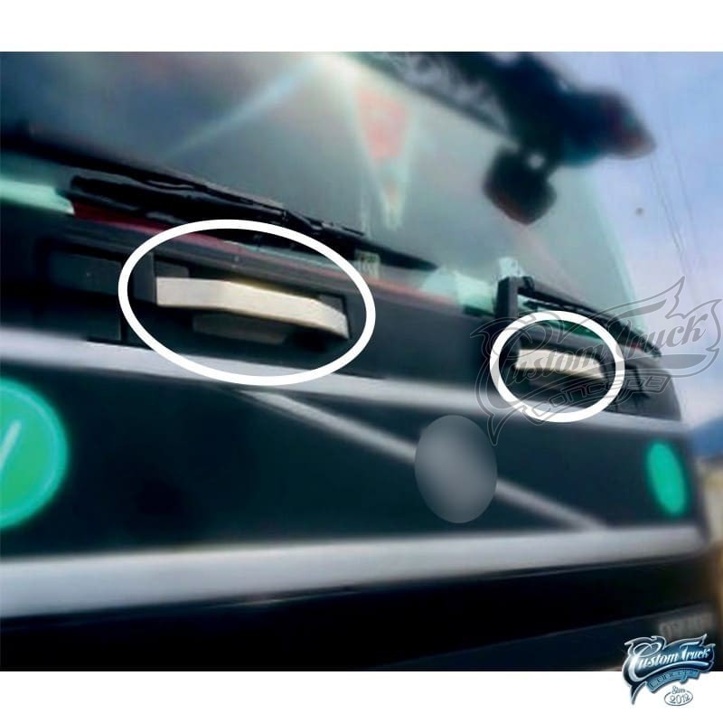 Poignées inox sur calandre Volvo FH4 2013 à 2020