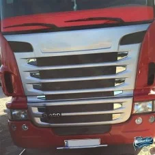 Bords grille calandre en inox chromé sur Scania G400 2010-2014