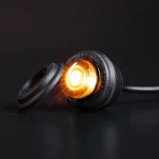 Vue de côté du feu de position LED orange 12-24V effet fumé Black Raven Strands Lighting Division