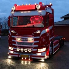 Vue du camion avec les Modules LED Blanc Chaud pour Feux de Route Scania Next Generation - Compatibles