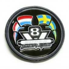 Pin's V8 Swedish Perfection noir et blanc en métal pour Routier