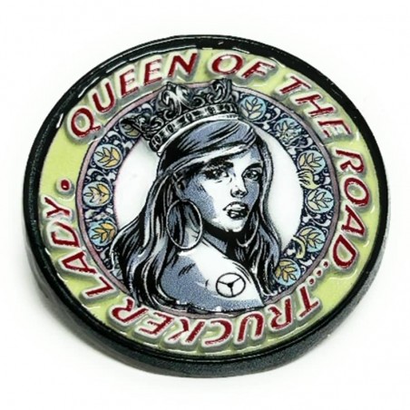 Pin's Lady Trucker Queen of the Road en métal pour Routier