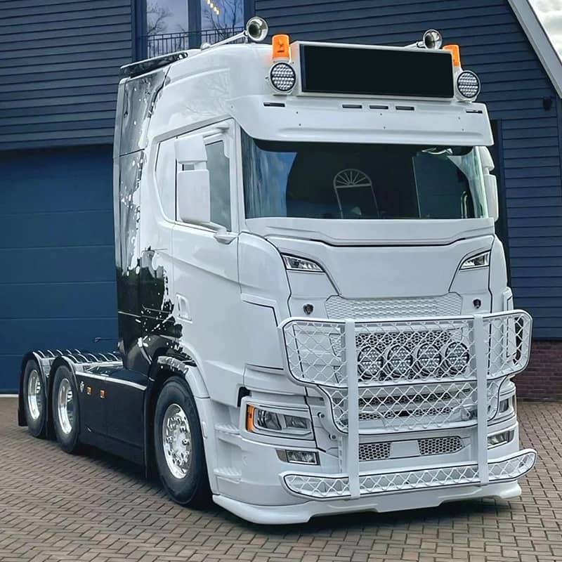 Visière Scania Next Generation R et S toutes cabines avec découpe NTG pour 2 ou 5 feux - Compatible