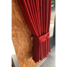 Vue de dessus des rideaux latéraux rouge pour camion intérieur de cabine