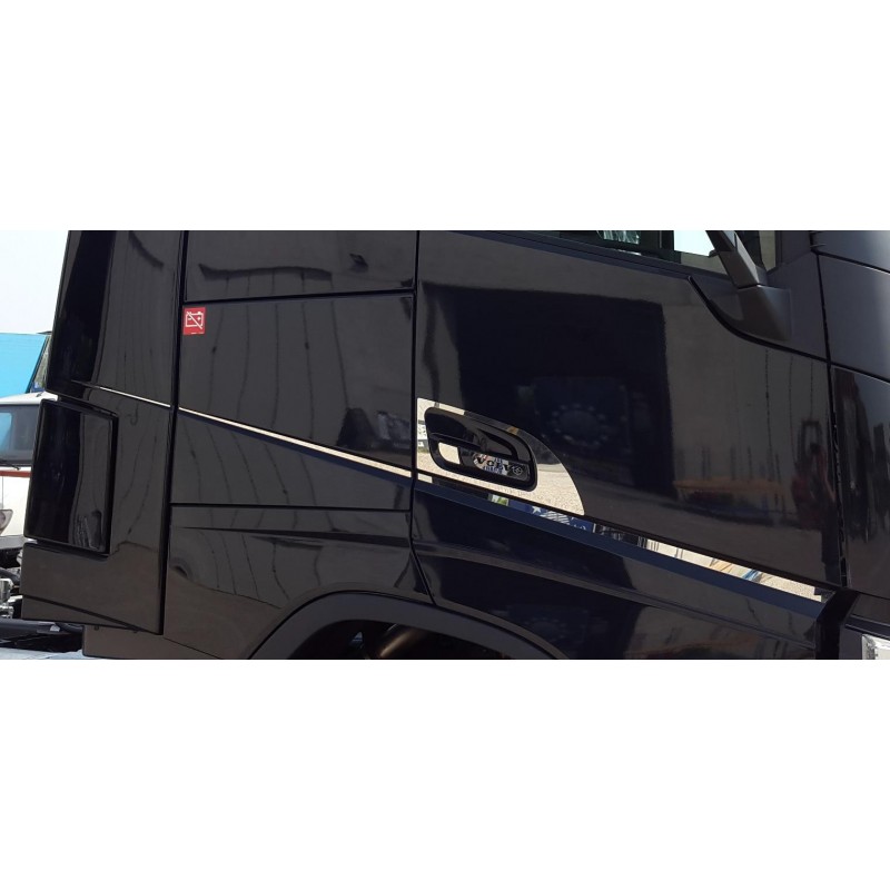 HABILLAGES INOX LATERAUX CABINE VOLVO FH4 (LA PAIRE) HABILLAGES INOX LATERAUX CABINE VOLVO FH4 (LA PAIRE)
