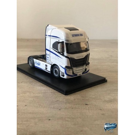 Maquettes Camions Iveco S-Way, autre vue du profil de cabine du Poids Lourd blanc