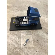 Maquettes Camions Iveco S-Way, vue du Poids Lourd bleu avec rétroviseurs