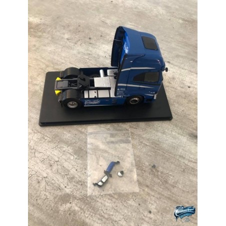 Maquettes Camions Iveco S-Way, vue du Poids Lourd bleu avec rétroviseurs