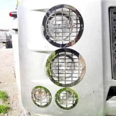 Grilles inox de phares Ford Cargo 2007 à 2014