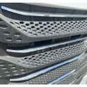 Baguettes inox milieu de grille de calandre Iveco S-Way