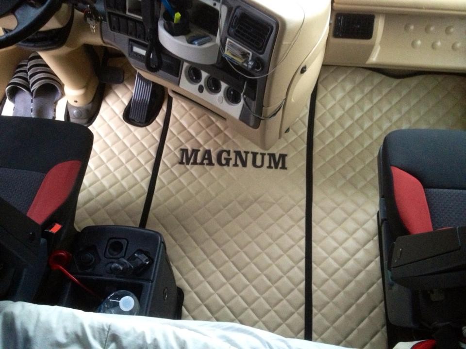 Renault Magnum Capot-moteur-tapis-de-sol-renault-magnum-avec-logo-capot-moteur-tapis-skai-pour-renault-magnum-avec-logo-capot-moteur