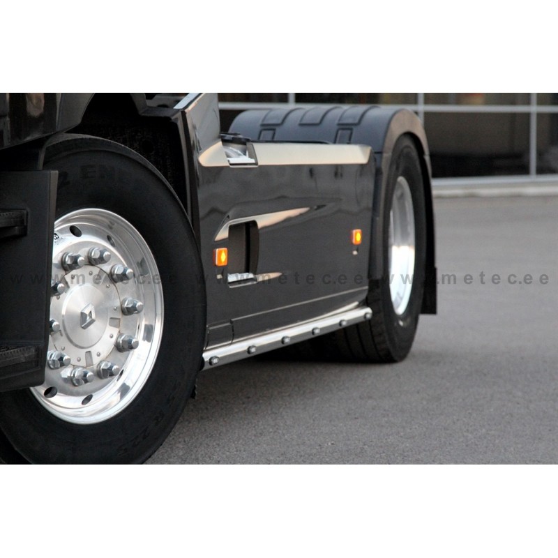 RAMPES INOX SOUS CARENAGES RENAULT T AVEC LEDS RAMPES INOX SOUS CARENAGES RENAULT T AVEC LEDS
