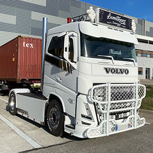 Fanion dans le camion. Fanion rectangulaire 38x10 cm. Décoration de fanion,  Volvo, camion.