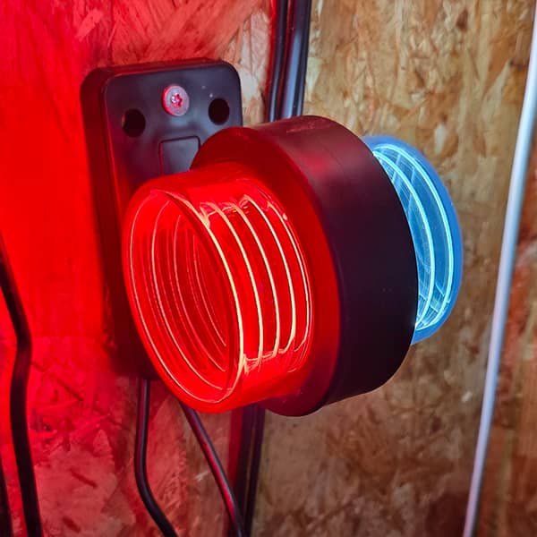 Module Bouliche LED rouge et blanc FORT9 Geo pour Camion Feu Suédois 10-40 Volts