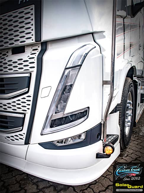 Acerçu équipement Spoiler 12,5cm Volvo FH Aero Plug and Play pour 5 Feux / 2 Feux / Lisse