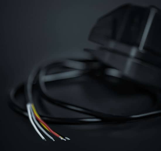 Branchement du Feu de toit fumé IZE LED 10-32V avec Fonctions veilleuse Blanc / Orange / Flash