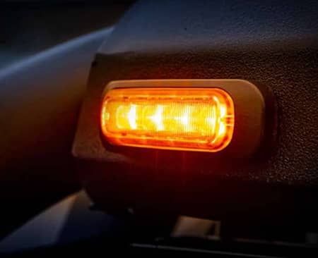 Eclairage Feu Flash orange 4 LED 12-24 volts lentille sombre Dark Knight