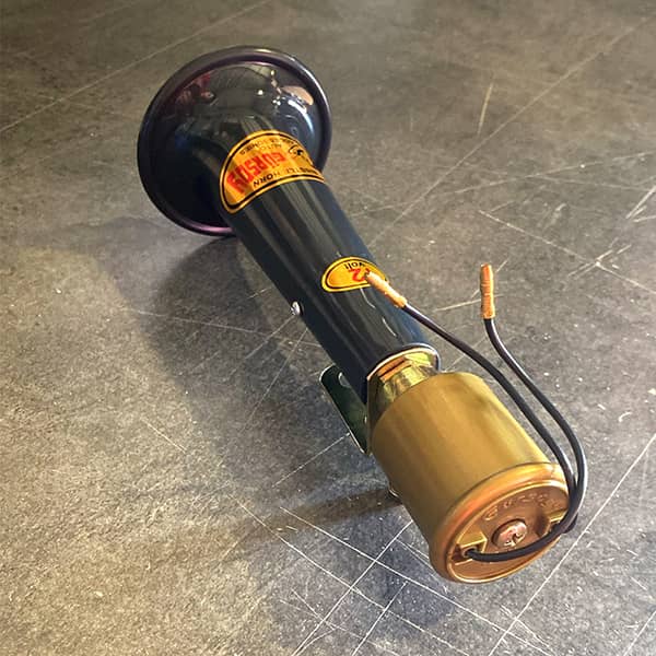 Vue arrière du klaxon sifflet turc 12v pour voiture et tracteur avertisseur sonore en version spéciale
