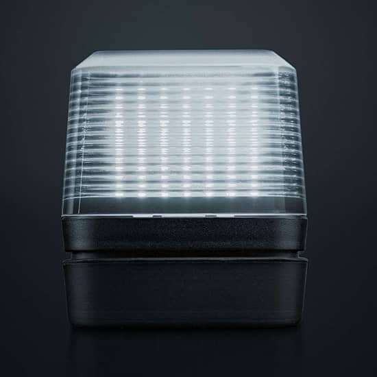 Vue de face de l'éclairage blanc du Feu de toit fumé IZE LED 10-32V avec Fonctions veilleuse Blanc / Orange / Flash